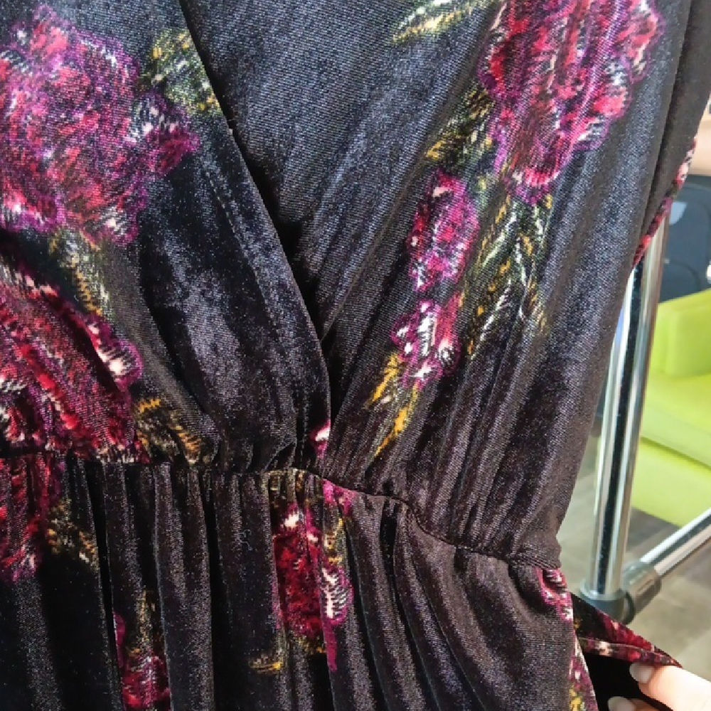 Love on a Hanger Black Velvet and Red Floral Jumper - Picture 3 of 3